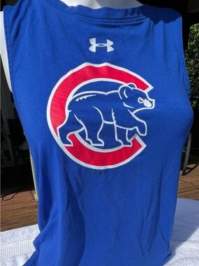 Under Armour. Blue Chicago Cubs Sleeveless Shirt with Red & White Logo. Size S.